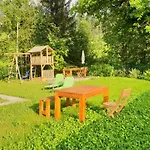 Semesterbostad Ferienbungalow Mountain View Wood *